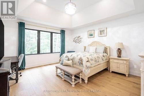 183 Woodland Drive, Wasaga Beach, ON - Indoor Photo Showing Bedroom