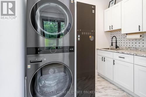 183 Woodland Drive, Wasaga Beach, ON - Indoor Photo Showing Laundry Room
