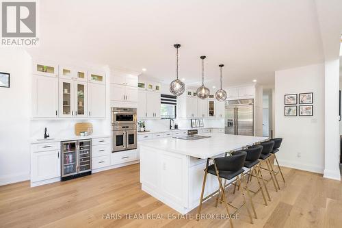 183 Woodland Drive, Wasaga Beach, ON - Indoor Photo Showing Kitchen With Upgraded Kitchen