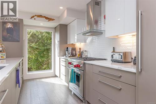 3483 Schooner Rd, Nanoose Bay, BC - Indoor Photo Showing Kitchen With Upgraded Kitchen