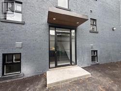 4 - 328 LAKESHORE ROAD E  Mississauga, ON L5G 1H4