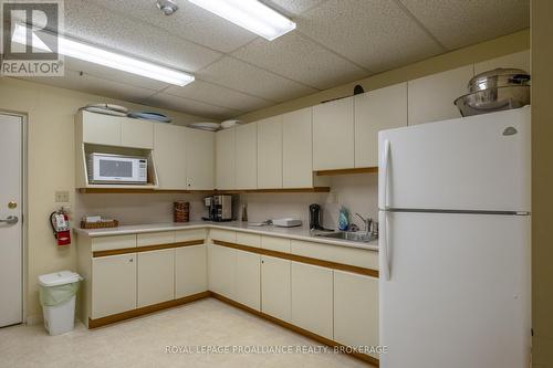 503 - 115 Barrett Court, Kingston (Kingston East (Incl Barret Crt)), ON - Indoor Photo Showing Kitchen