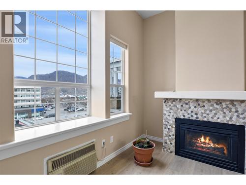554 Seymour Street Unit# 407, Kamloops, BC - Indoor Photo Showing Living Room With Fireplace