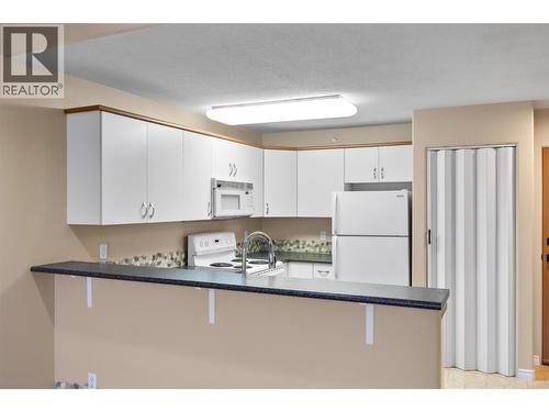 554 Seymour Street Unit# 407, Kamloops, BC - Indoor Photo Showing Kitchen
