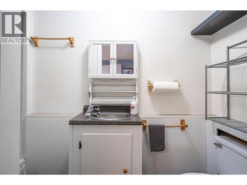 5683 97 Highway, Falkland, BC - Indoor Photo Showing Laundry Room