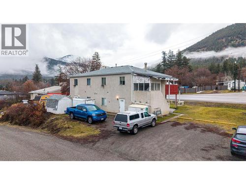 5683 97 Highway, Falkland, BC - Outdoor