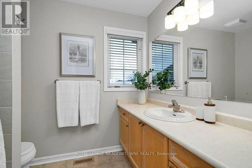 1581 Dockray Drive, Milton, ON - Indoor Photo Showing Bathroom