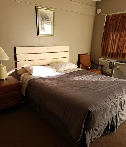 4801  53 St, Forestburg, AB 