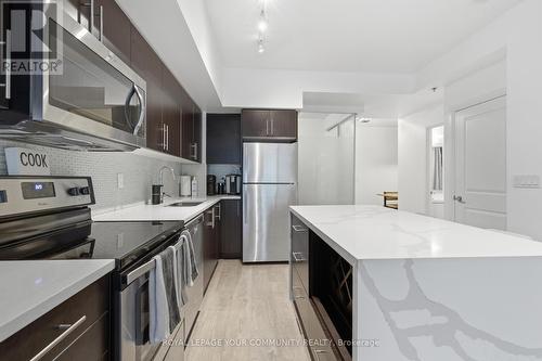 604 - 55 Speers Road, Oakville, ON - Indoor Photo Showing Kitchen With Upgraded Kitchen