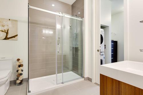 Salle de bains attenante à la CCP - 211-1155 Rue De La Montagne, Montréal (Ville-Marie), QC - Indoor Photo Showing Bathroom