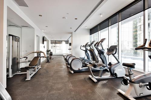 Exercise room - 211-1155 Rue De La Montagne, Montréal (Ville-Marie), QC - Indoor Photo Showing Gym Room