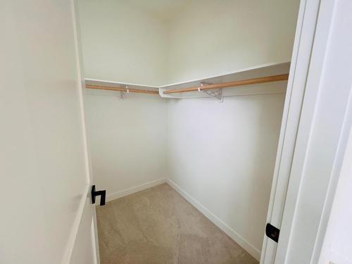 403-510 14Th Street, Invermere, BC - Indoor With Storage