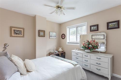 2094 Saddleview Avenue, Lumby, BC - Indoor Photo Showing Bedroom