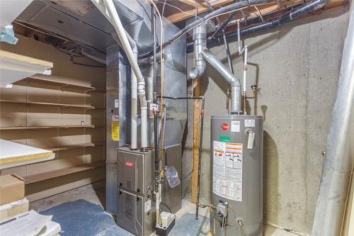 2094 Saddleview Avenue, Lumby, BC - Indoor Photo Showing Basement