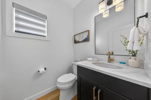 405-510 14Th Street, Invermere, BC - Indoor Photo Showing Laundry Room