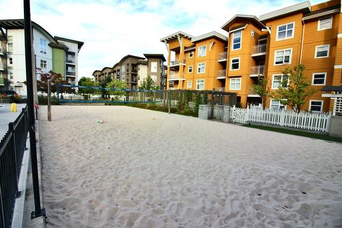 411-539 Yates Road, Kelowna, BC - Outdoor With Facade