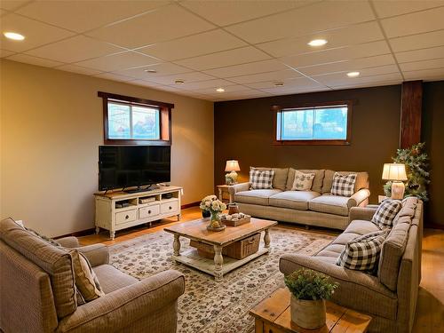 9209 Wallis Avenue, Wilmer, BC - Indoor