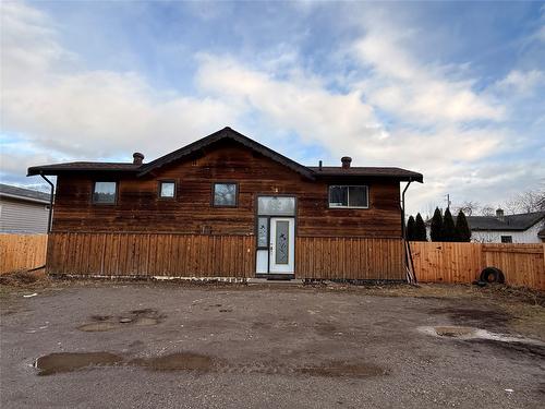 9209 Wallis Avenue, Wilmer, BC - Outdoor