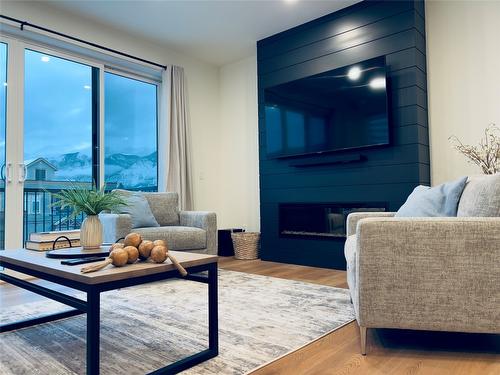 406-510 14Th Street, Invermere, BC - Indoor Photo Showing Living Room