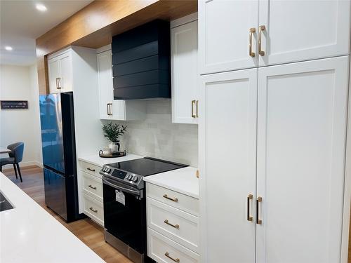 406-510 14Th Street, Invermere, BC - Indoor Photo Showing Kitchen With Upgraded Kitchen
