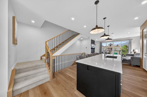 406-510 14Th Street, Invermere, BC - Indoor Photo Showing Kitchen
