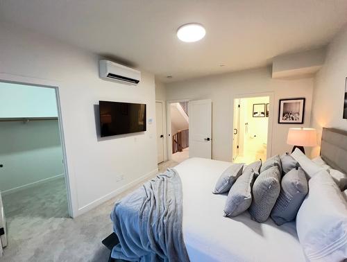 406-510 14Th Street, Invermere, BC - Indoor Photo Showing Bedroom