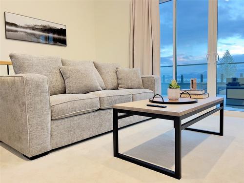 406-510 14Th Street, Invermere, BC - Indoor Photo Showing Living Room