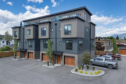 406-510 14Th Street, Invermere, BC - Outdoor