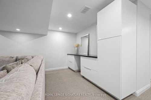 22-35 Midhurst Heights, Hamilton, ON - Indoor Photo Showing Other Room