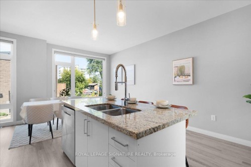 25-270 Melvin Avenue, Hamilton, ON - Indoor Photo Showing Kitchen With Double Sink