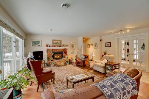 Salon - 2855 Place Winner, Saint-Lazare, QC - Indoor Photo Showing Living Room With Fireplace