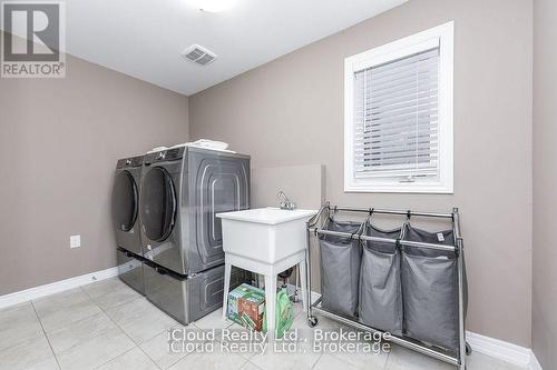 60 Valleyway Drive, Brampton, ON - Indoor Photo Showing Laundry Room
