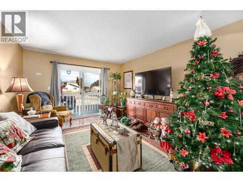 825 Hill Street Unit# 211, Ashcroft, BC - Indoor Photo Showing Living Room