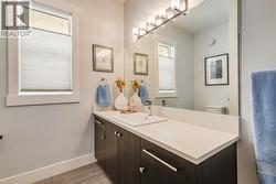Main floor full bathroom - 