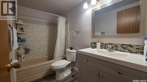17 2620 5Th Avenue N, Regina, SK - Indoor Photo Showing Bathroom
