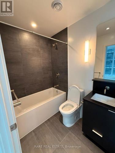 2005 - 110 Broadway Avenue, Toronto, ON - Indoor Photo Showing Bathroom