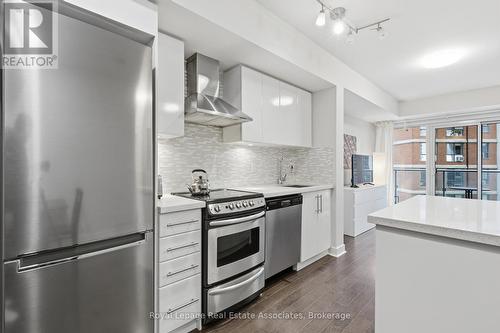 1606 - 58 Orchard View Boulevard, Toronto, ON - Indoor Photo Showing Kitchen With Upgraded Kitchen