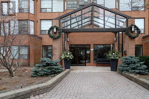 1914 - 1270 Maple Crossing Boulevard, Burlington, ON - Outdoor
