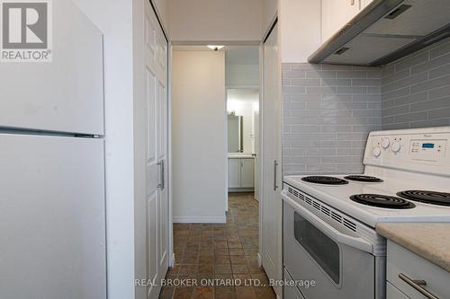 1914 - 1270 Maple Crossing Boulevard, Burlington, ON - Indoor Photo Showing Kitchen