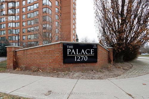 1914 - 1270 Maple Crossing Boulevard, Burlington, ON - Outdoor