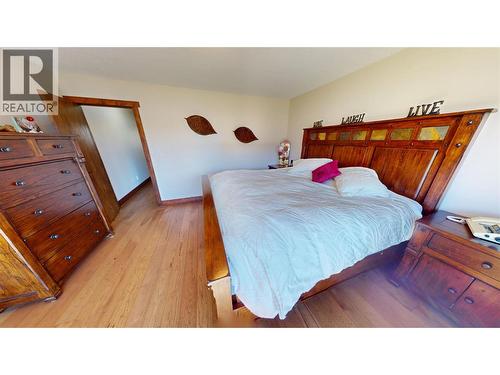 8380 Richardson Crescent, Canal Flats, BC - Indoor Photo Showing Bedroom