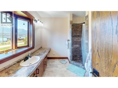 8380 Richardson Crescent, Canal Flats, BC - Indoor Photo Showing Bathroom