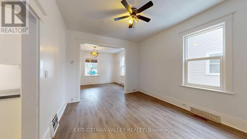 216 Mary Street, Pembroke, ON - Indoor Photo Showing Other Room
