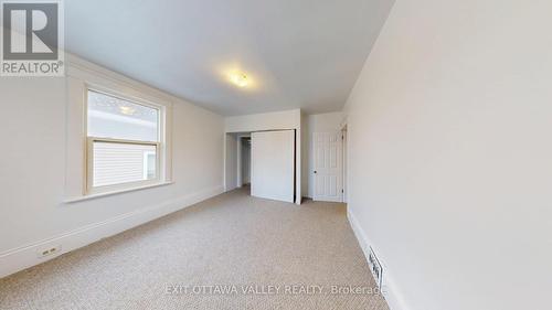 216 Mary Street, Pembroke, ON - Indoor Photo Showing Other Room