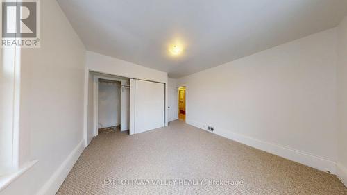 216 Mary Street, Pembroke, ON - Indoor Photo Showing Other Room