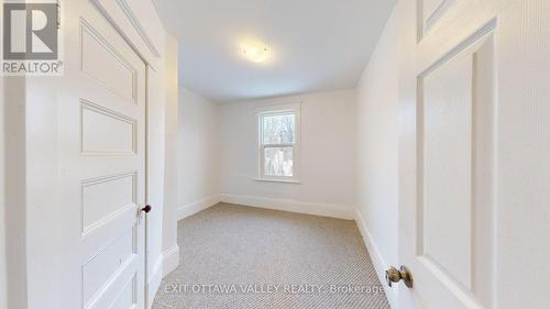 216 Mary Street, Pembroke, ON - Indoor Photo Showing Other Room