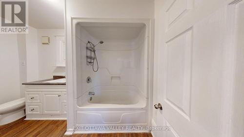 216 Mary Street, Pembroke, ON - Indoor Photo Showing Bathroom
