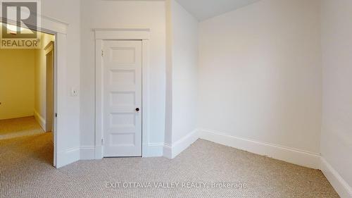 216 Mary Street, Pembroke, ON - Indoor Photo Showing Other Room