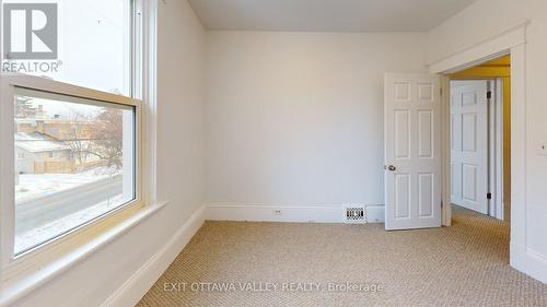 216 Mary Street, Pembroke, ON - Indoor Photo Showing Other Room