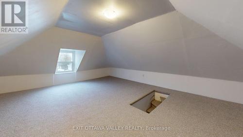 216 Mary Street, Pembroke, ON - Indoor Photo Showing Other Room